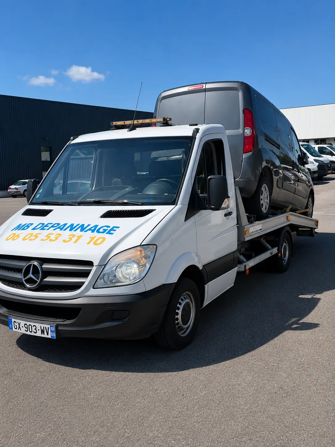 Utilitaire transport&eacute; sur plateau par MB DEPANNAGE